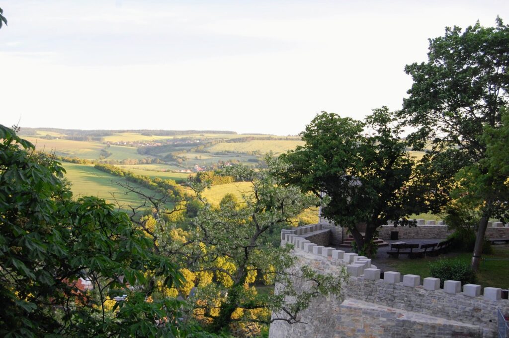 Schloss Mansfeld - Blick über Minenbastion ins Tal